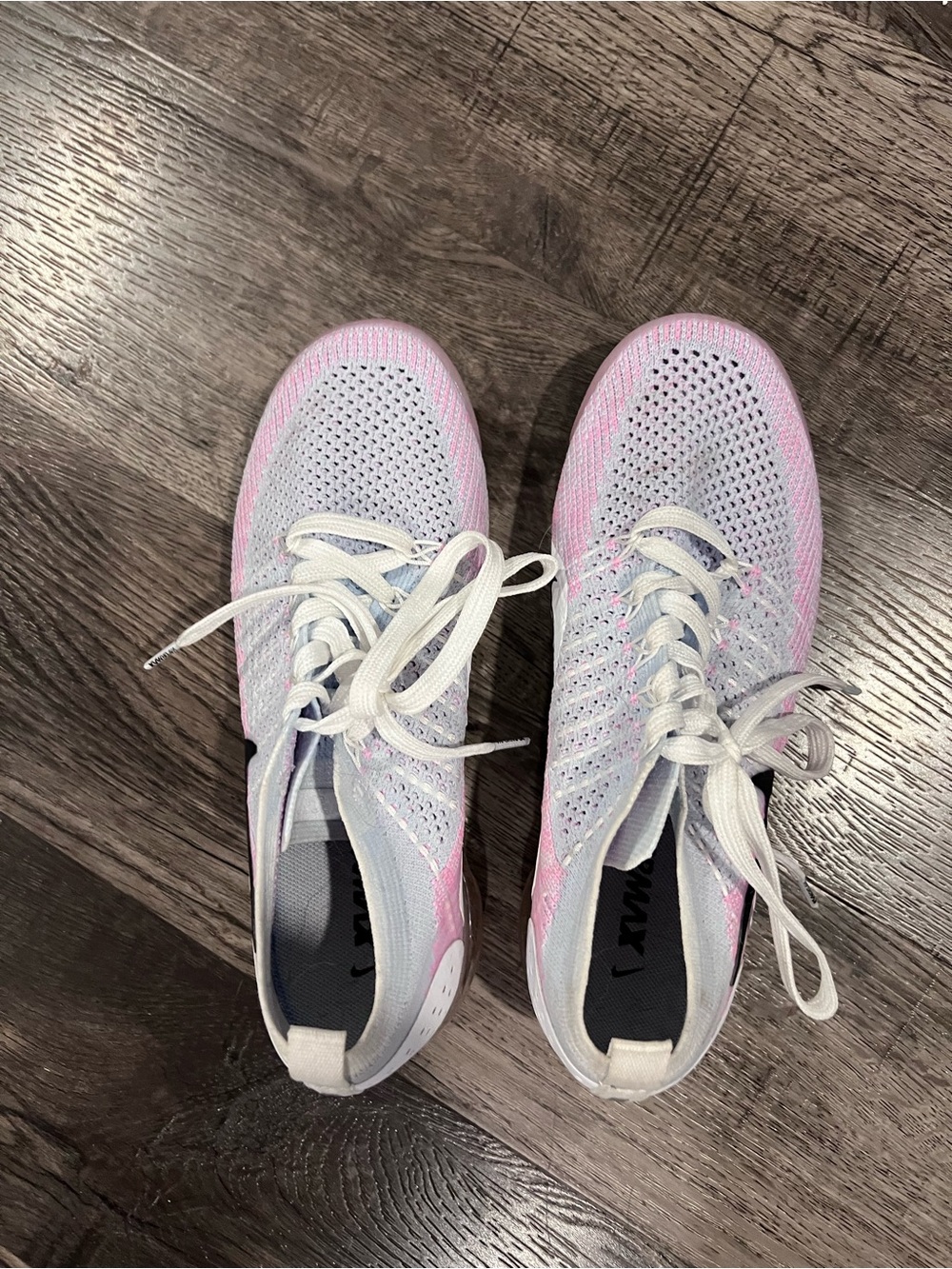 Nike Women's Light Gray and Pink Knit Running Shoes